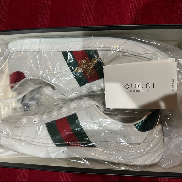 Gucci Shoes Mens Gucci Ace Embroidered Sneakers With Bumblebee And The Red Green Prints Us8